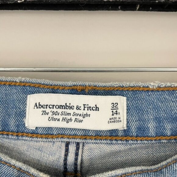 Abercrombie & Fitch Ultra High Rise The '90s Slim Straight Jeans Size 14/32 - Picture 3 of 8
